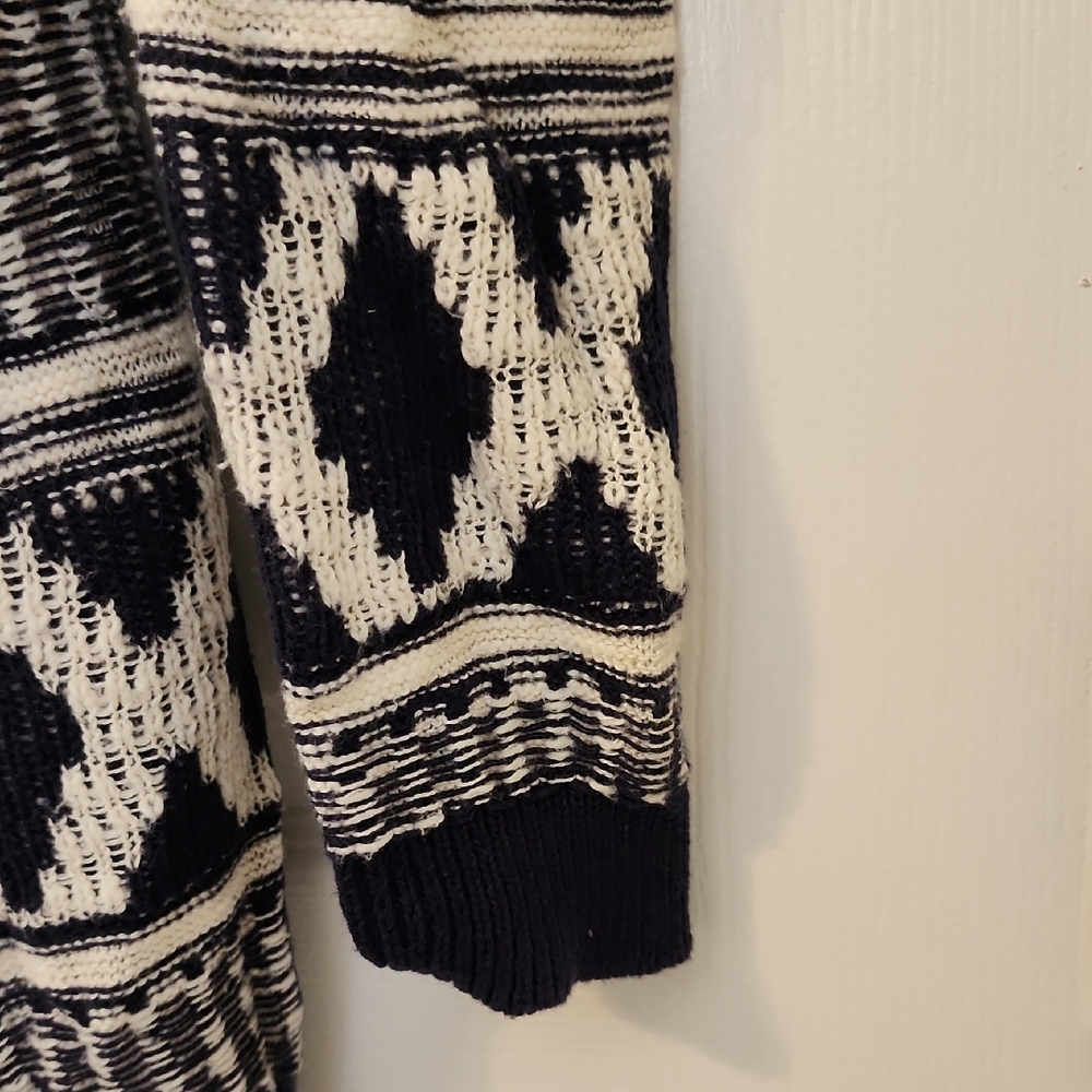 Mossimo Supply Co. Black and White Patterned Cardigan - Picture 4 of 10